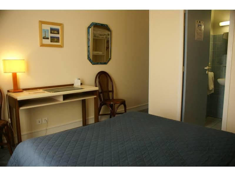Hotel Le Passiflore Saint-Pol-de-Léon Buitenkant foto